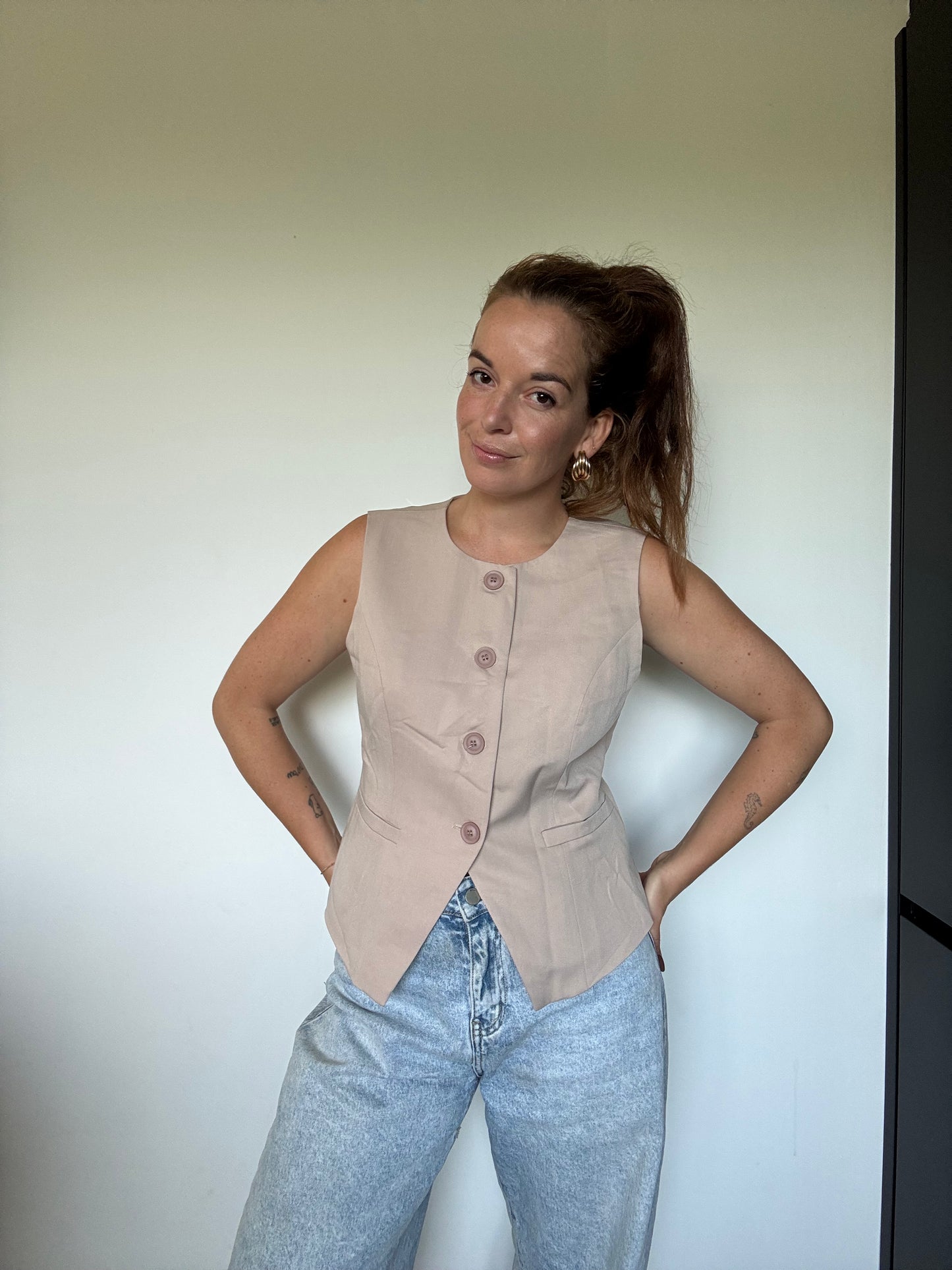 Beige gilet met knopen