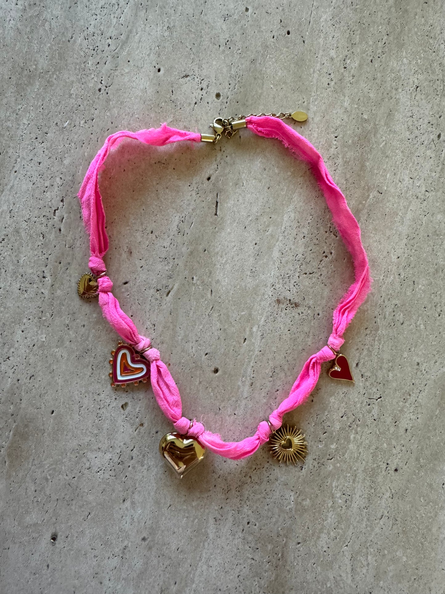Roze ketting met bedels
