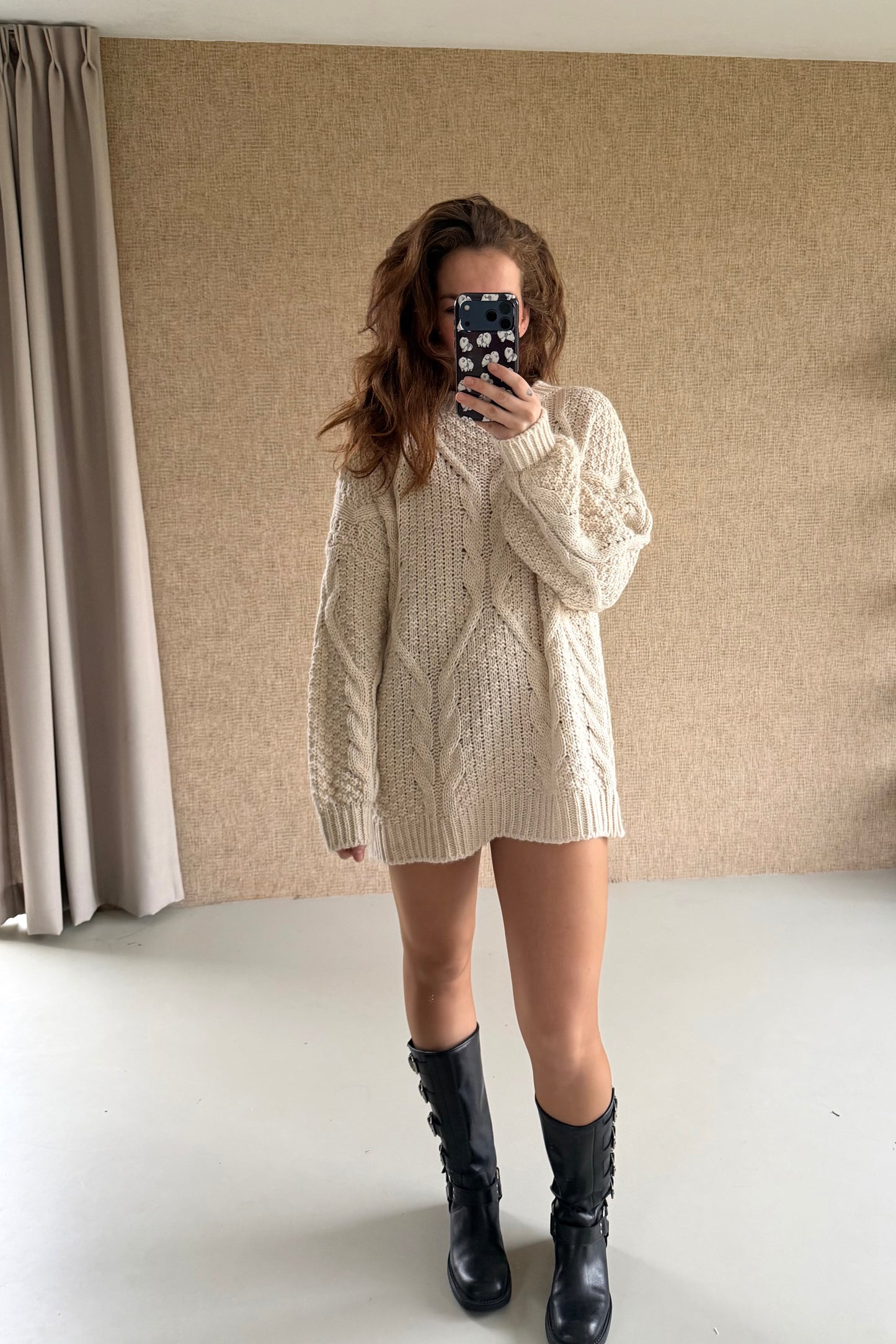 Beige kabeltrui lang