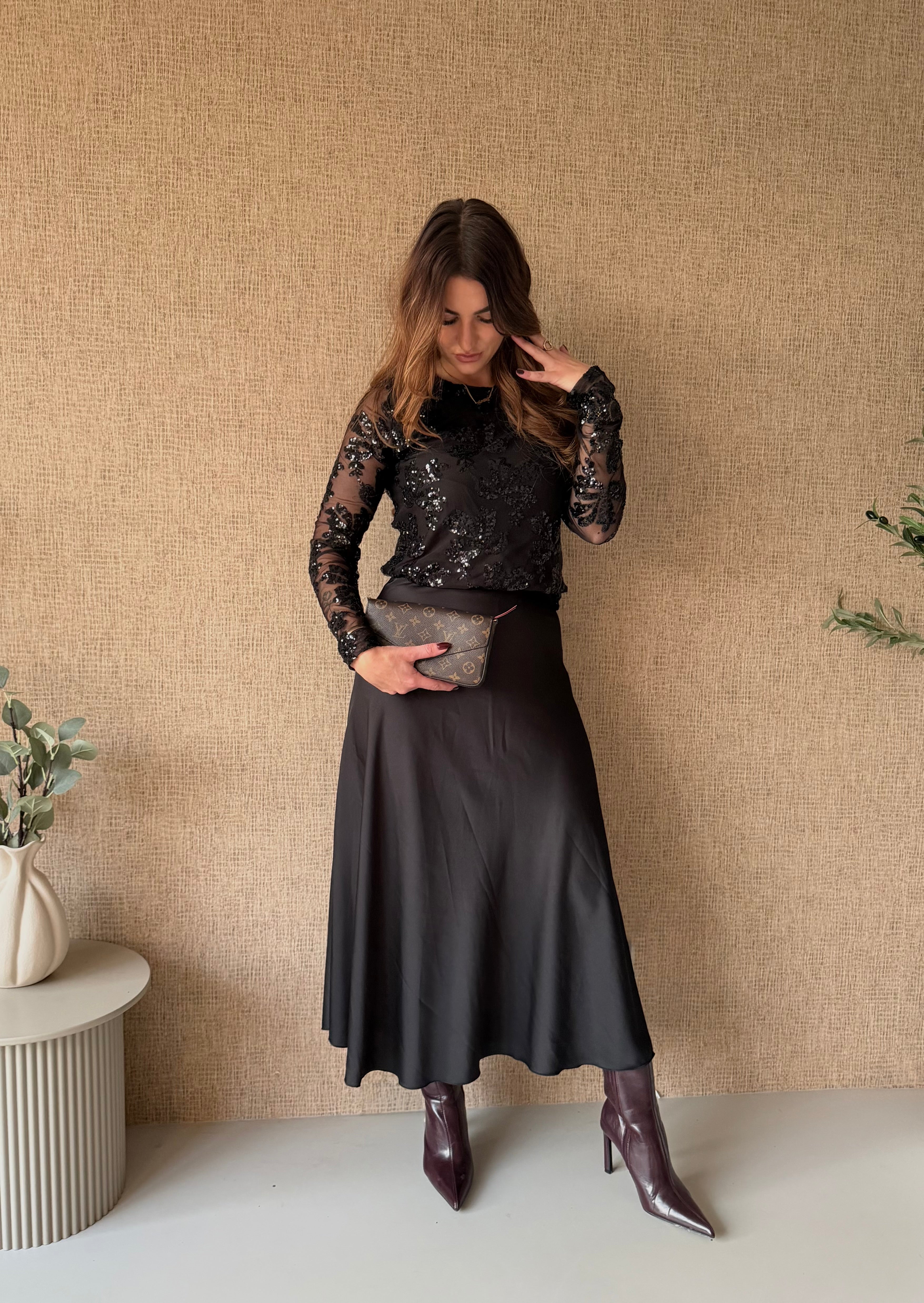 Satijnen midi rok - zwart